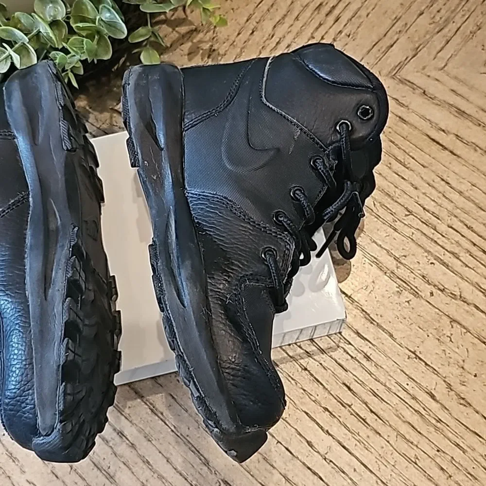 Nike black leather hightop boot size 1